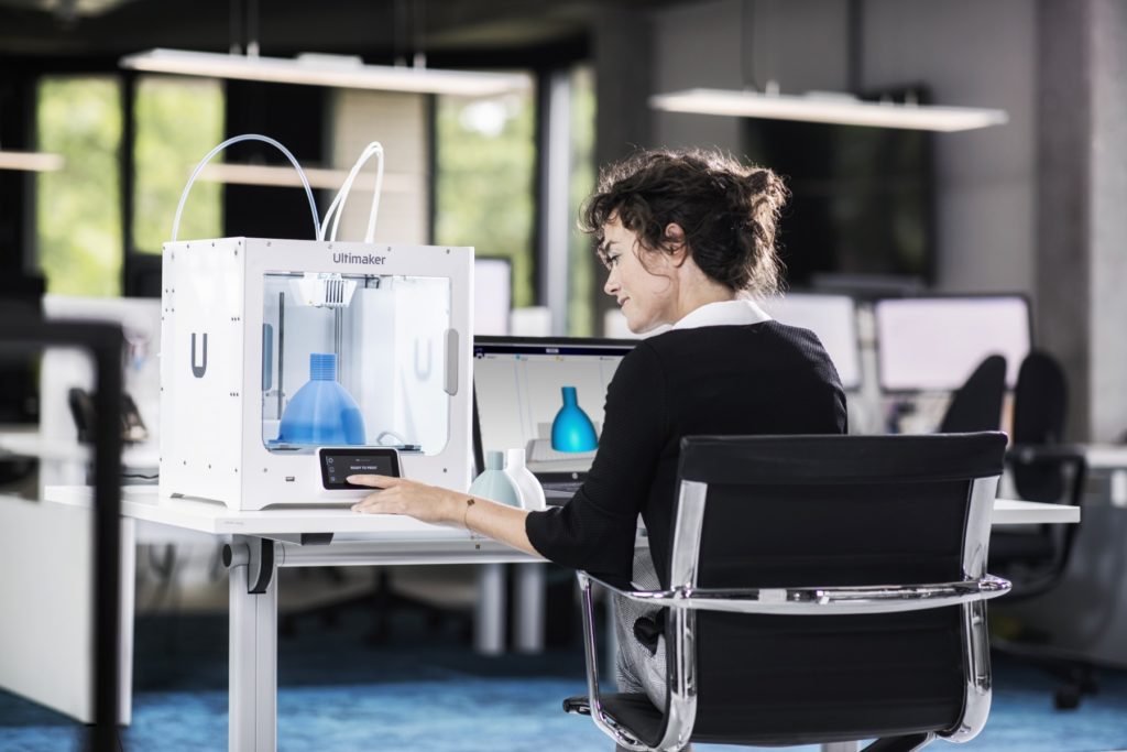 Ultimaker S3 är en mindre skrivbordsmodell som enligt tillverkaren fungerar bra i kontorsmiljö. 