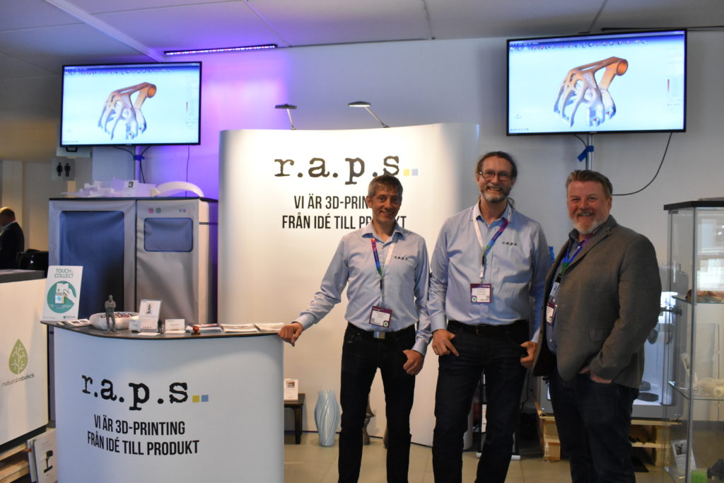 Michael Ullvin och Pär Nobring höll ställningarna i Raps monter.